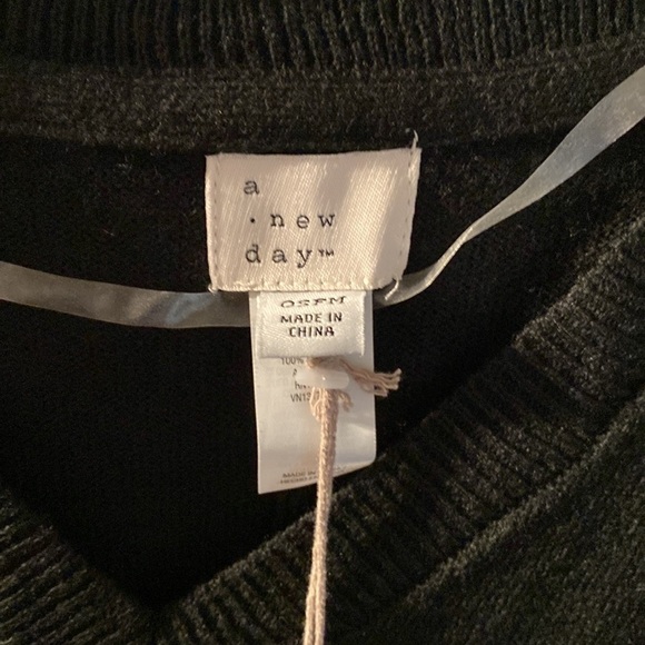 A new day one size fits most black sweater nwt - Picture 4 of 4